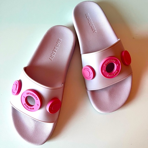 Burberry Logo Graphic Slides - Picture 1 of 12